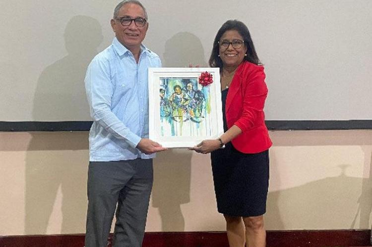 Trade and Industry Minister Paula Gopee-Scoon presents a painting by a local artist to Prime Minister of Belize John Briceno following the Doing Business in Belize seminar.