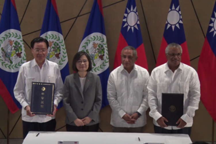 La presidenta de Taiwán, Tsai Ing-Wen y su homologo l Primer Ministro John Briceño y dos Cancilleres